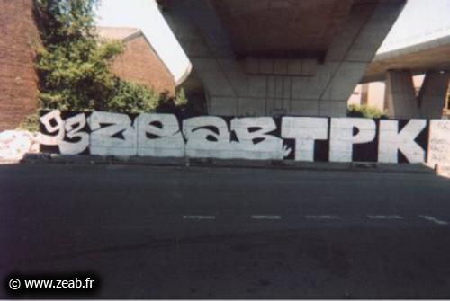 Graff en hommage à Zeab réalisé à La Courneuve (93) par Eyone, Tréa et Aker